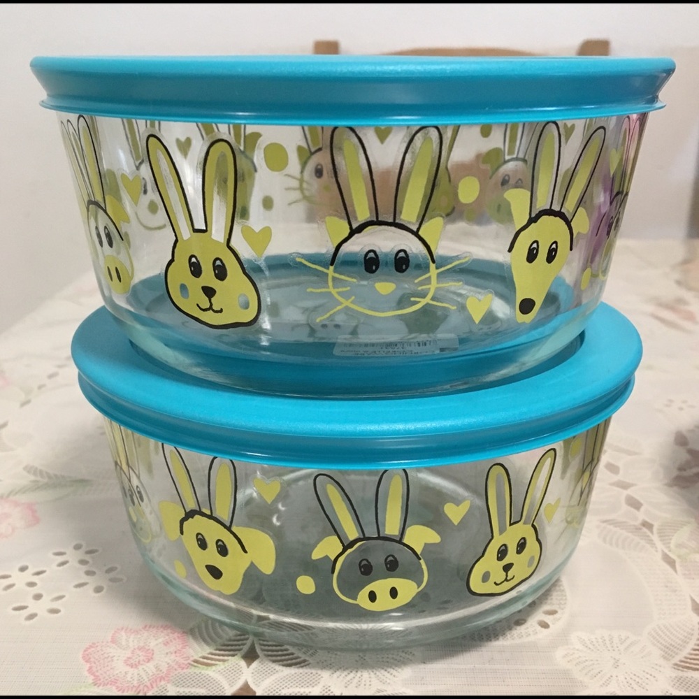 Pyrex 4 cup bowls